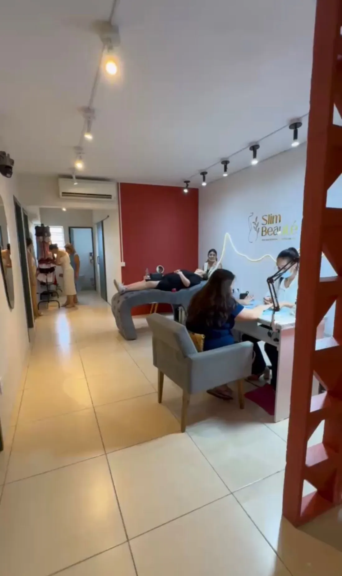 Recepção e lounge da Slim Beauté